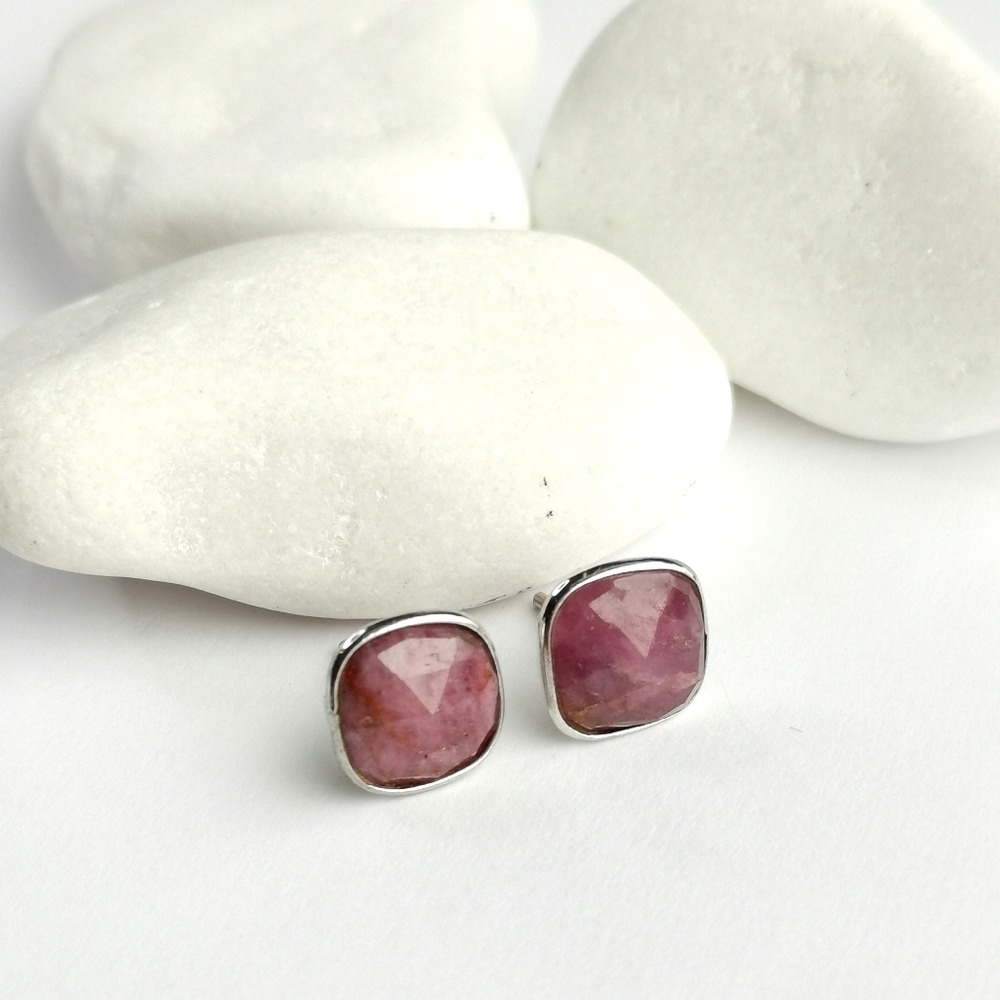 Sterling Silver corundum Ruby gemstone stud earrings 🆕